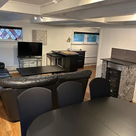 Cozy In With 3 Bedrooms Apartment