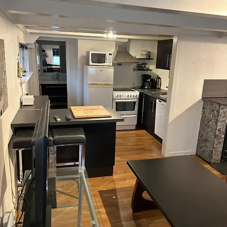 Cozy In With 3 Bedrooms *
