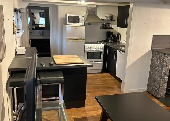 Cozy In With 3 Bedrooms *
